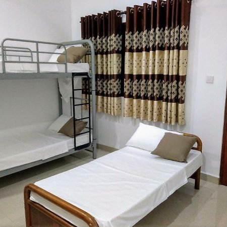 The Kaktus House At Airport Hostel Katunayaka Buitenkant foto