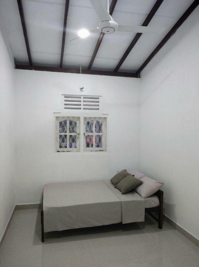 The Kaktus House At Airport Hostel Katunayaka Buitenkant foto