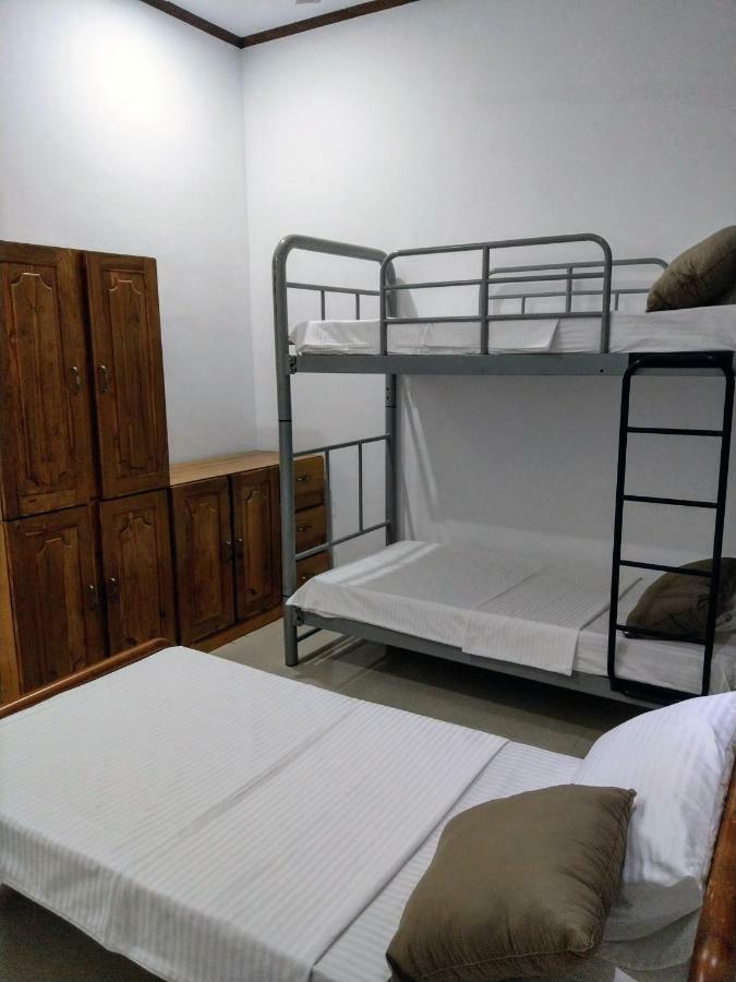 The Kaktus House At Airport Hostel Katunayaka Buitenkant foto
