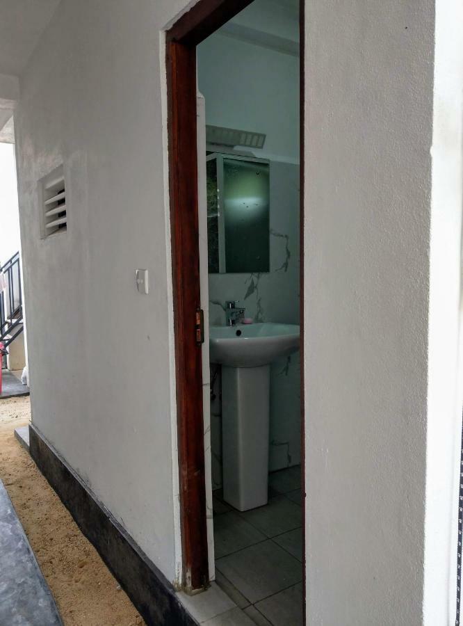 The Kaktus House At Airport Hostel Katunayaka Buitenkant foto